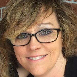 Meet your Posher, Lorrie